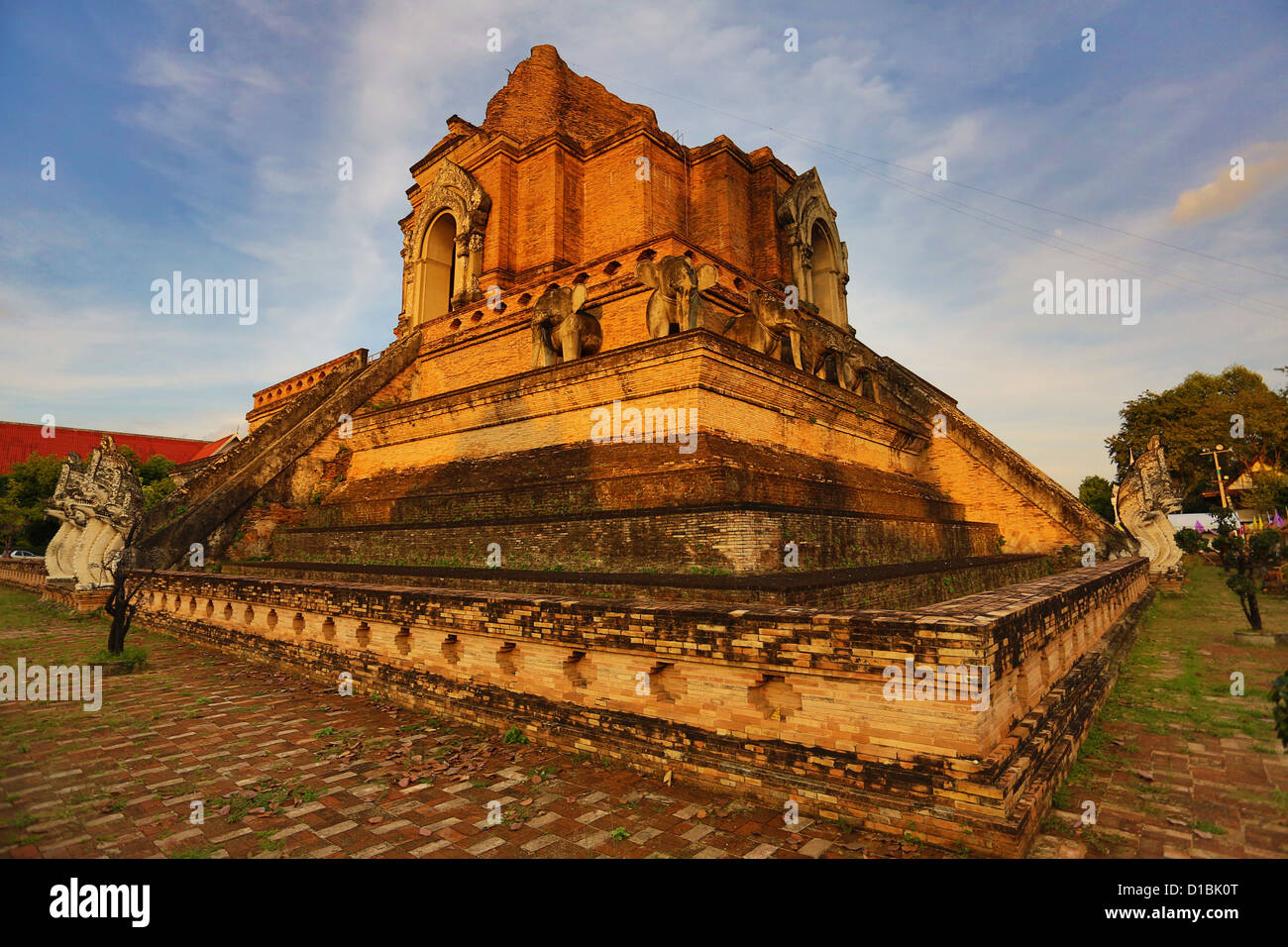 Le Stupa au Wat Chedi Luang temple, Chiang Mai, Thaïlande Banque D'Images