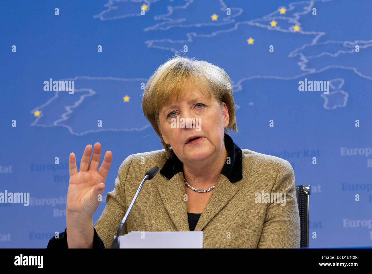 La chancelière allemande Angela Merkel sur la photo s'exprimant après la réunion du Conseil européen des chefs d'État et de gouvernement Banque D'Images