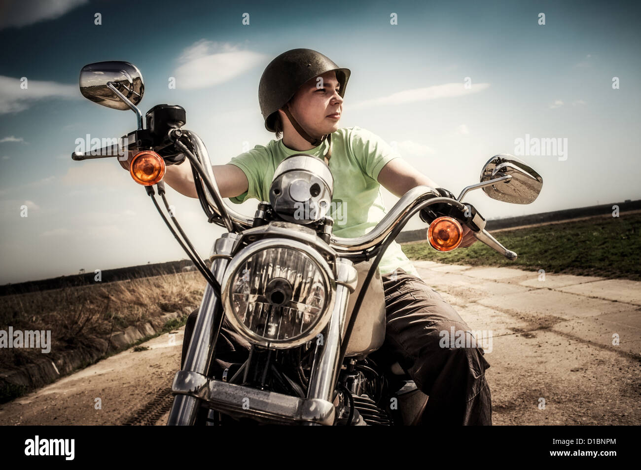 Les jeunes sur une moto motard Banque D'Images