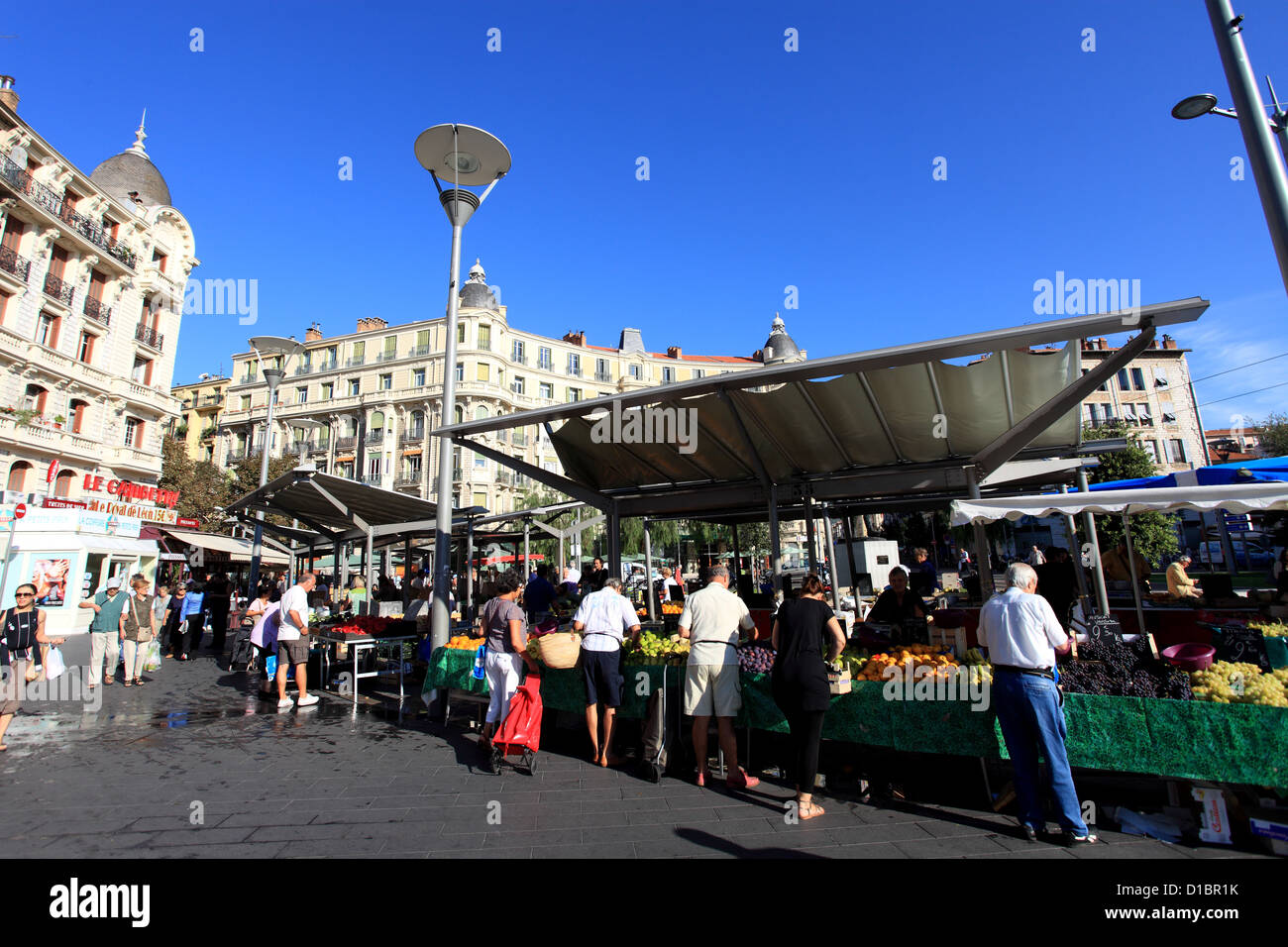 Le populaire marché de la libération à Nice Ville Banque D'Images