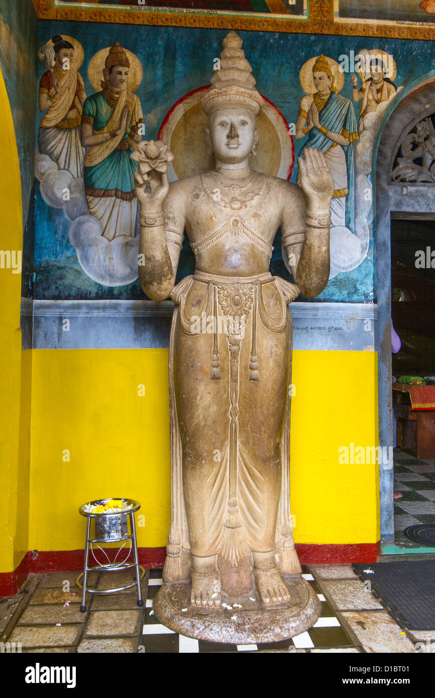 Statue de divinité gardienne Sumana Saman à Ruvanvalisaya, Anuradhapura, Sri Lanka Banque D'Images