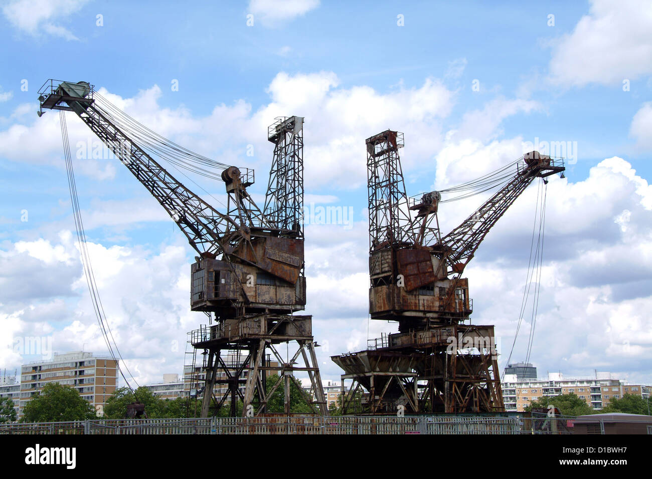 Grues désaffecées à la centrale électrique de Battersea, avant le réaménagement en 2008. Banque D'Images