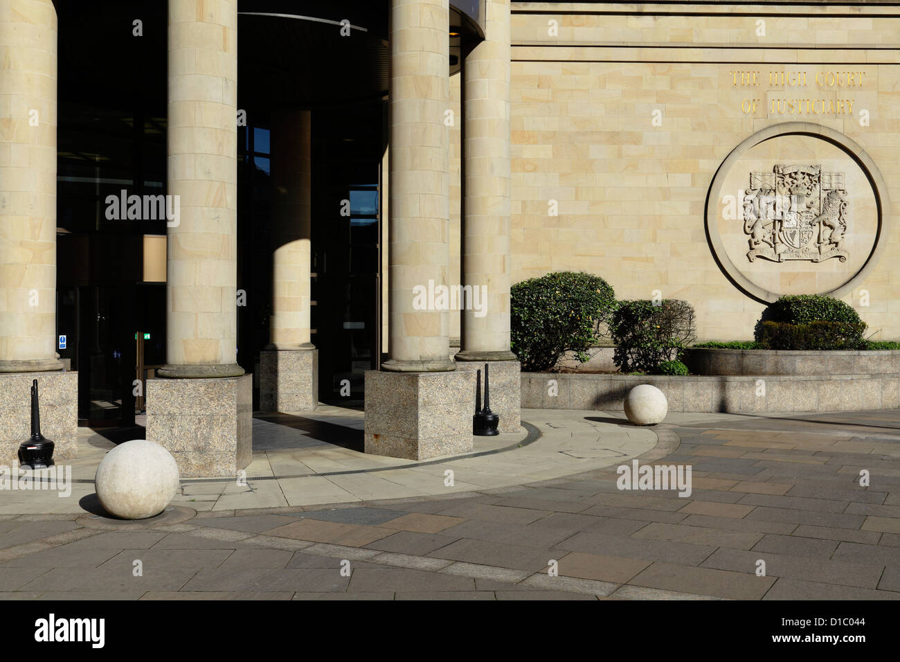 Entrée publique du High court of Justiciary de Glasgow sur Mart Street à Glasgow, vue de Jocelyn Square, Écosse, Royaume-Uni Banque D'Images