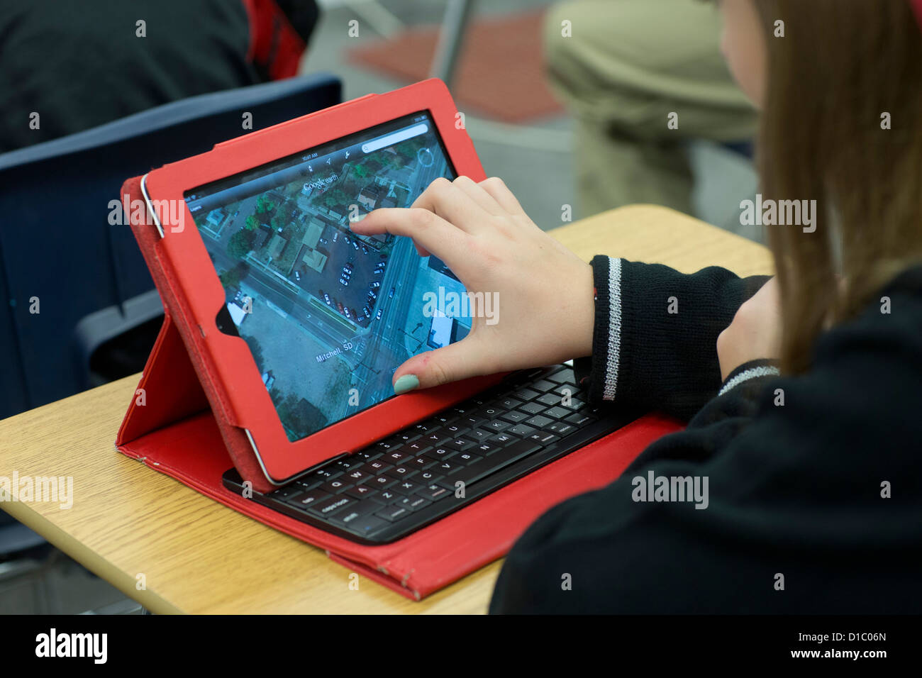 Étudiant à l'école secondaire Concordia utilise l'iPad au lieu de manuel dans la géographie du monde classe à l'école privée près de Austin TX Banque D'Images