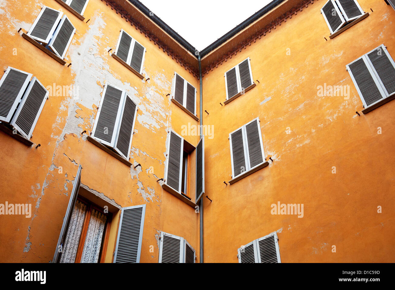 Maison en pierre typique italien surround murs terrasse urbaine Banque D'Images