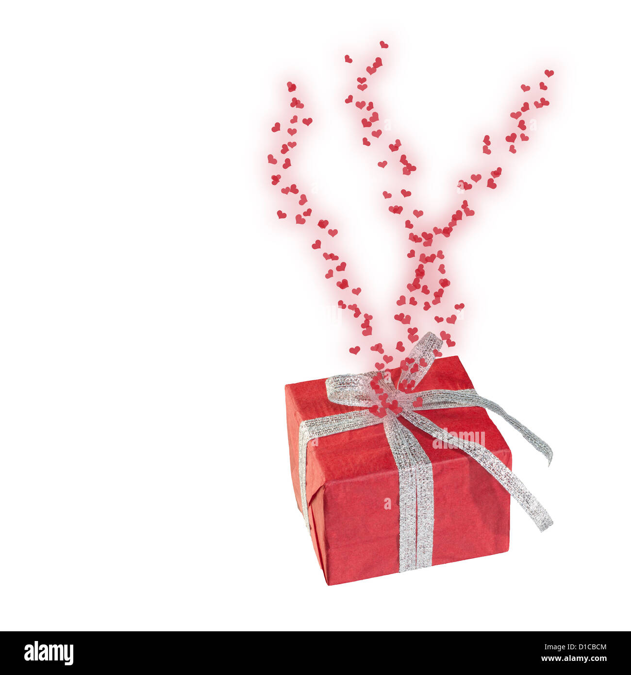 Cadeau rouge avec ruban d'argent sur fond blanc avec coeur sentiers ; with copy space Banque D'Images