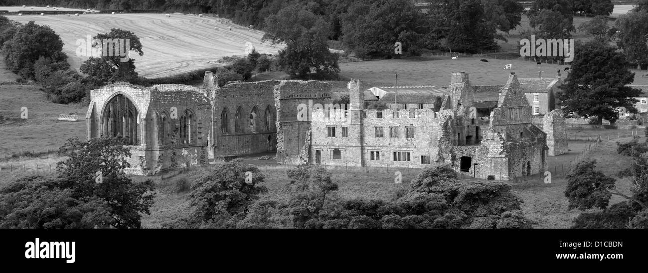 Image panoramique en noir et blanc, les ruines de l'abbaye Egglestone, près de Barnard Castle Town, comté de Durham, de Teesdale, Angleterre Banque D'Images