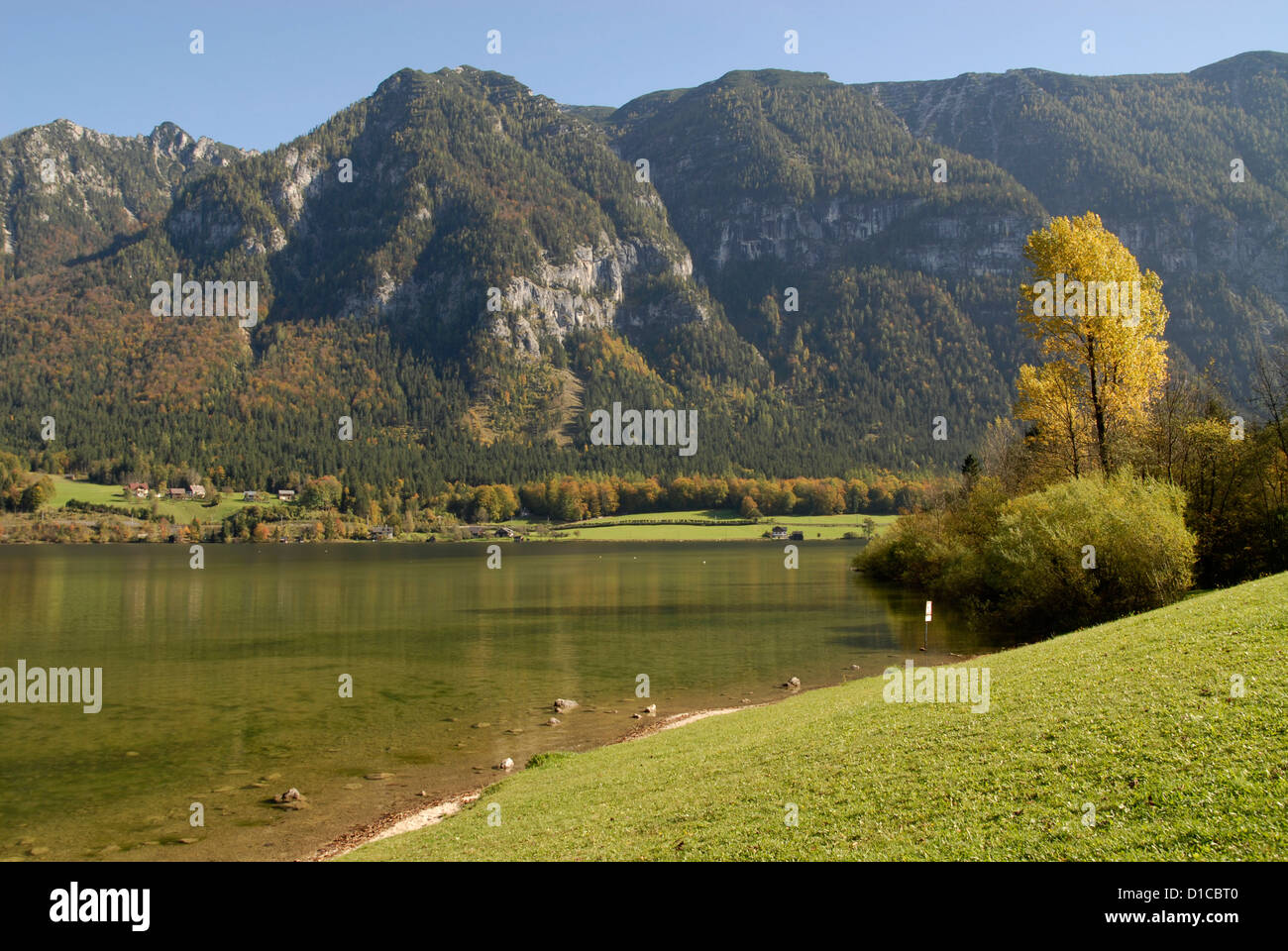 L'automne, voir Hallstättersee, Salzkammergut, Autriche Banque D'Images