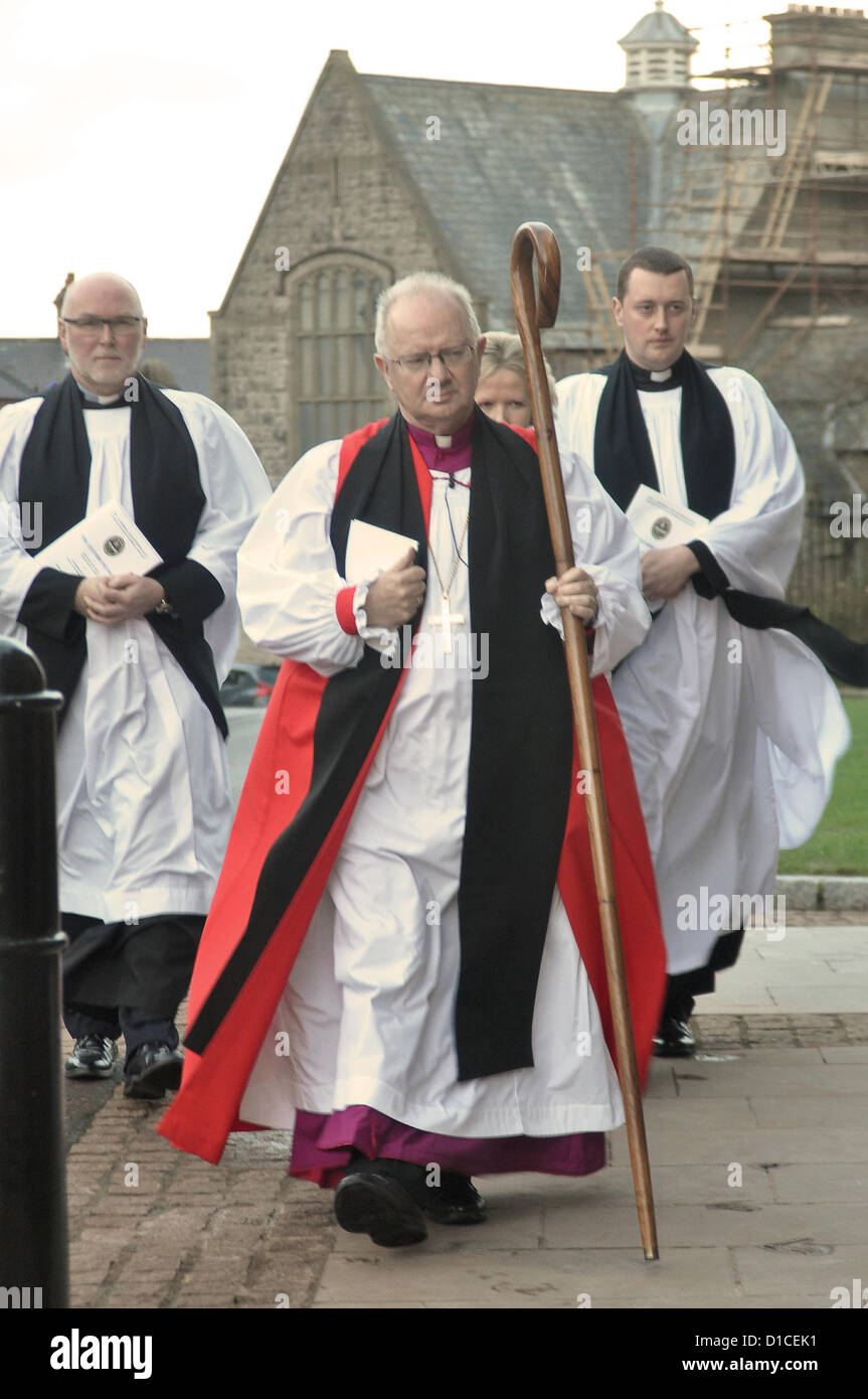 Armagh, en Irlande du Nord, Royaume-Uni. 15 décembre 2012. Le pasteur Dr Richard Clarke arrive à son intronisation en tant qu'Église d'Irlande l'archevêque d'Armagh St Patrick's Cathedral, Armagh, N.Irlande 15 décembre 2012 Credit : LiamMcArdle.com/ Alamy Live News Banque D'Images