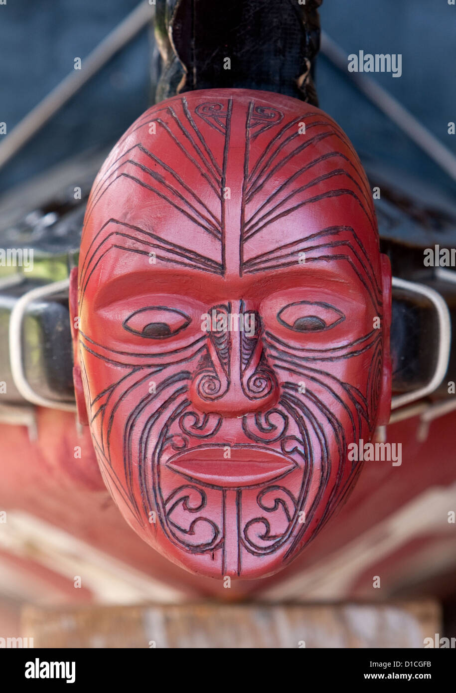 Figure de proue des Maoris sur War Canoe sur l'affichage à l'du Traité de Waitangi, Paihia, Nouvelle-Zélande, île du nord. Banque D'Images