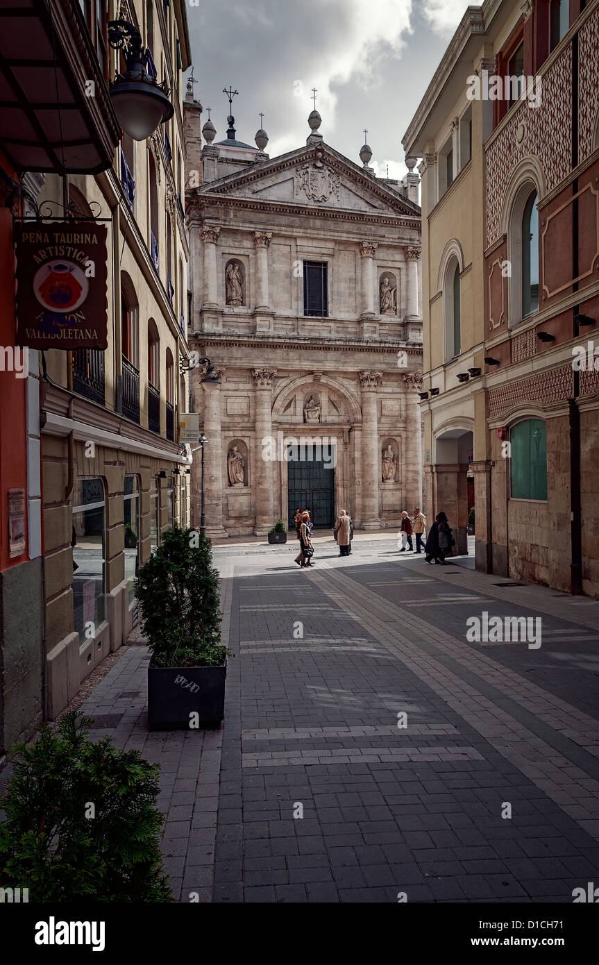Théâtre latérale Calderon de la Barca, Seminci, et l'église de l'Angustias dans l'arrière-plan, Valladolid, Castille et Leon Banque D'Images