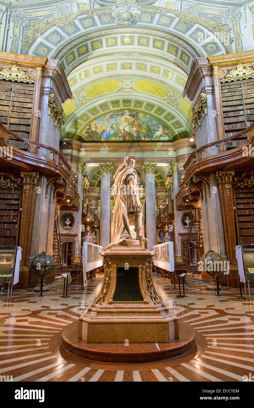 Salle de cérémonie avec Karl VI. statue, Bibliothèque nationale, Vienne, Autriche Banque D'Images