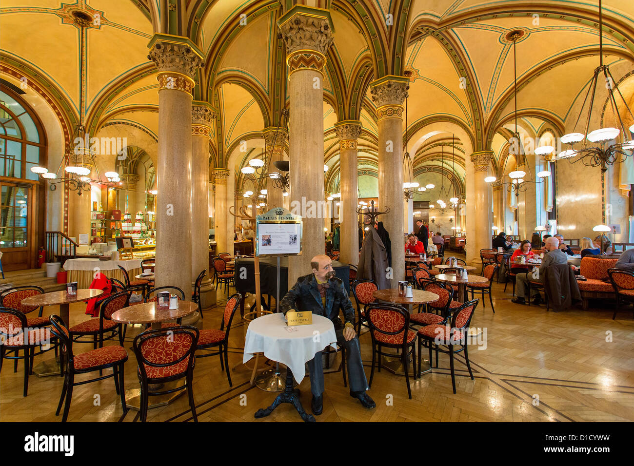 Le célèbre Café Central est situé dans le Palais Ferstel Banque D'Images