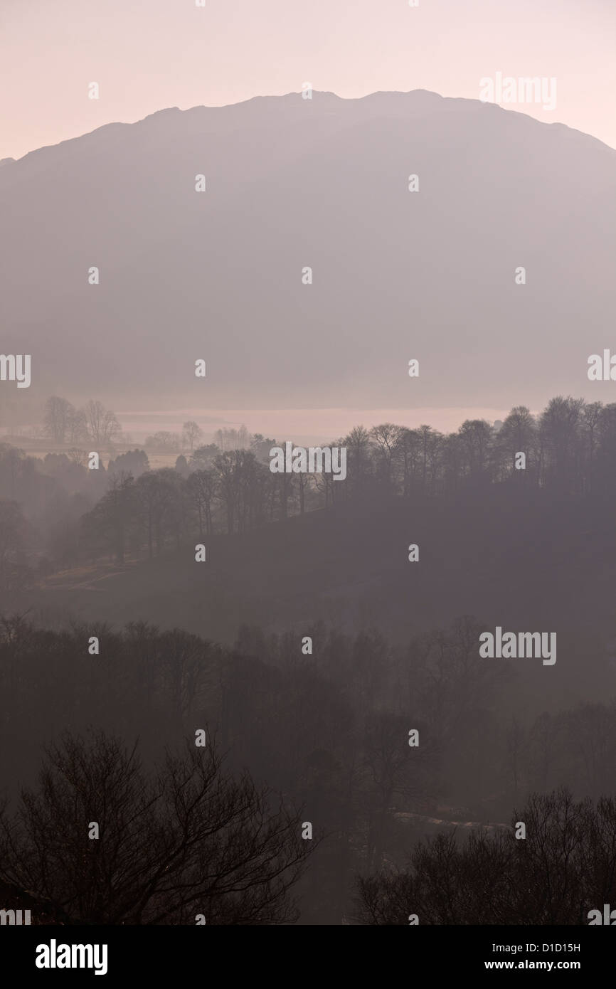 Brume matinale Près de Grasmere, Parc National de Lake District, England, UK Banque D'Images