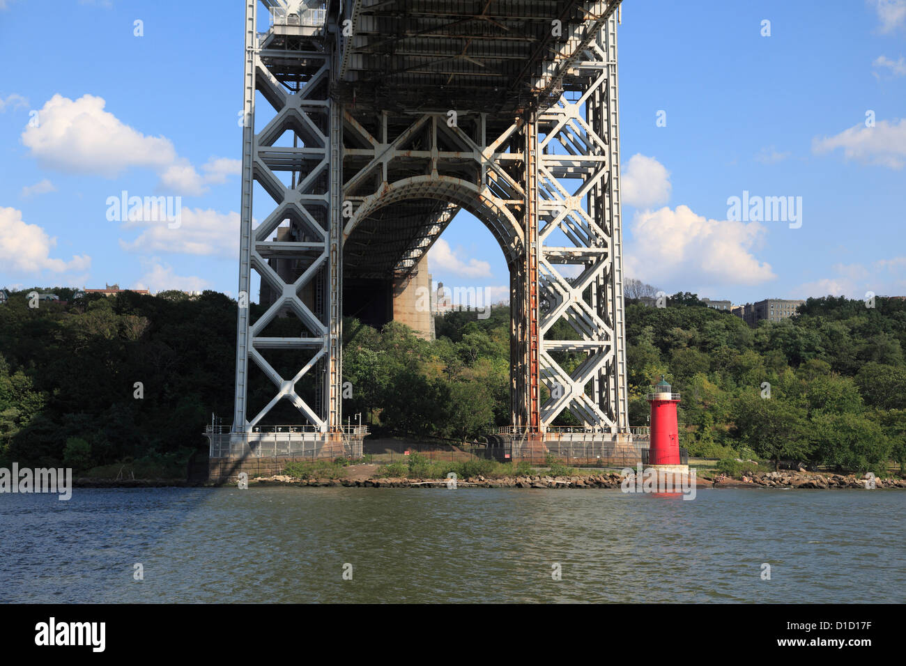 Petit phare rouge, Jeffrey's Hook George Washington Bridge, New York City, États-Unis d'Amérique, Amérique du Nord Banque D'Images