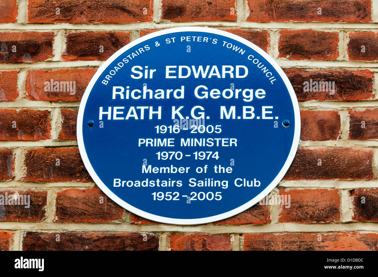 Une plaque bleue dans Broadstairs commémorant le premier ministre britannique Ted Heath. Banque D'Images