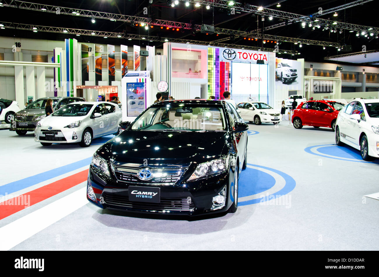 NONTHABURI - Novembre 28 : Toyota Camry Hybrid car sur l'affichage à la 29e International Motor Expo Thaïlande Banque D'Images