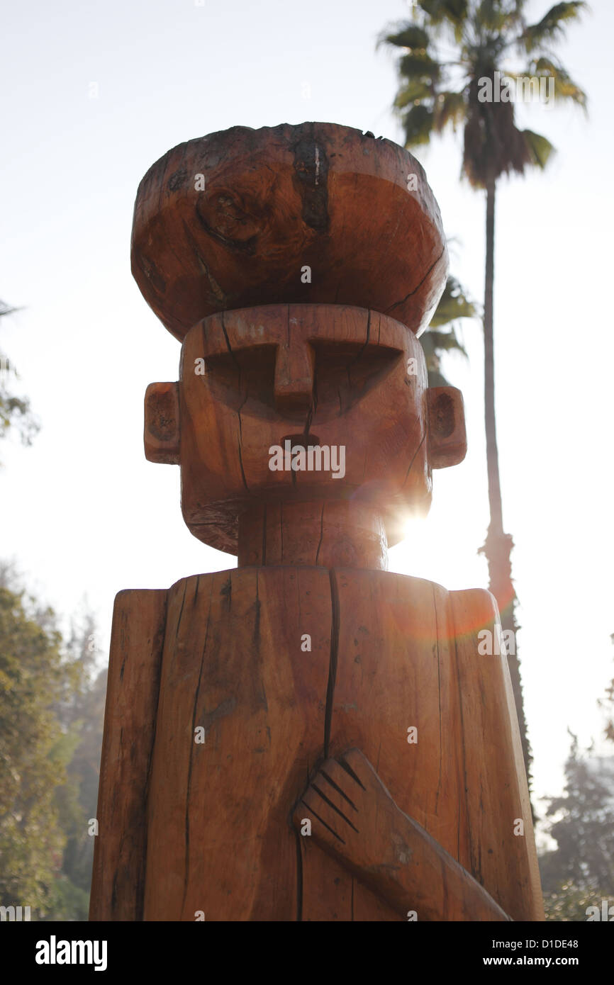 'Chemamul" (Statue de protéger un chef de guerre Mapuche enterré sous des mauvais esprits), parc de la colline de Santa Lucia, Santiago, Chili Banque D'Images