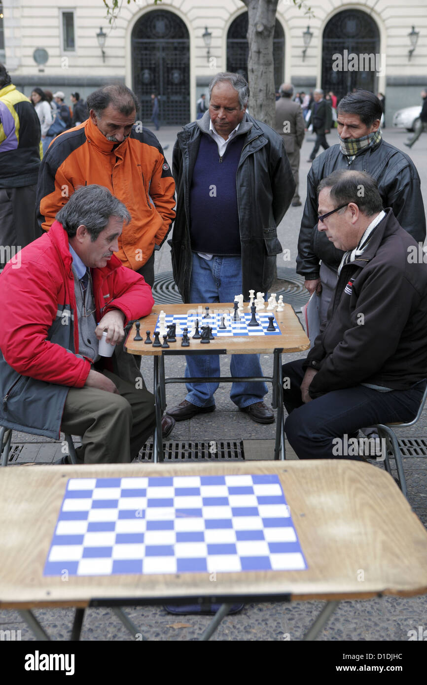 Joueurs d'échecs, Plaza de Armas, Santiago, Chili, Amérique du Sud Banque D'Images