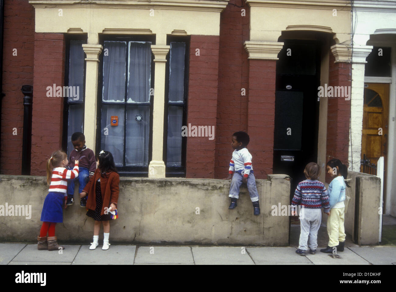 Copains de course mixte à Lambeth, dans le sud de Londres Banque D'Images