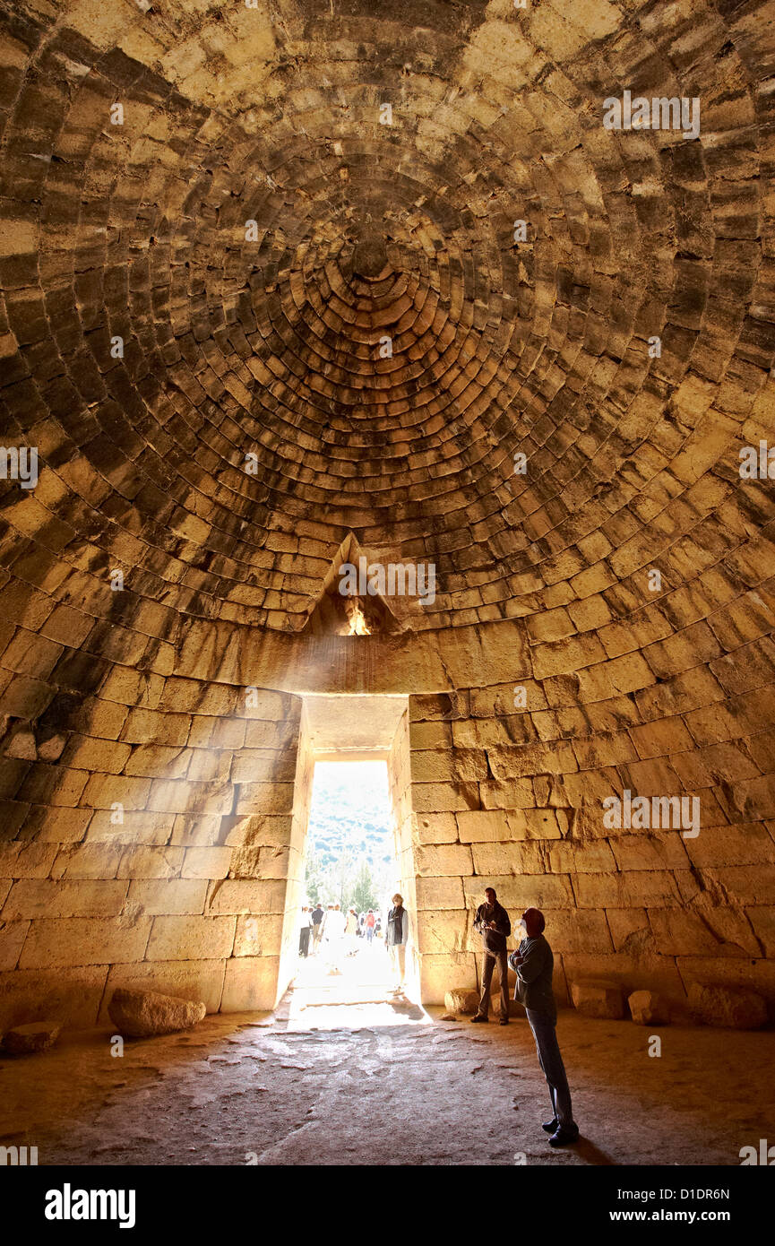 Intérieur du Trésor d'Atrée est une impressionnante tholos' 'en forme de ruche tombeau, Panagitsa Hill à Mycènes. Mycenae Banque D'Images