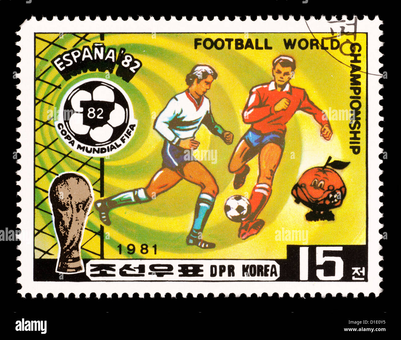 Timbre-poste à partir de la Corée du Nord représentant des joueurs de football, émis pour la Coupe du Monde de football 1982 en Espagne. Banque D'Images