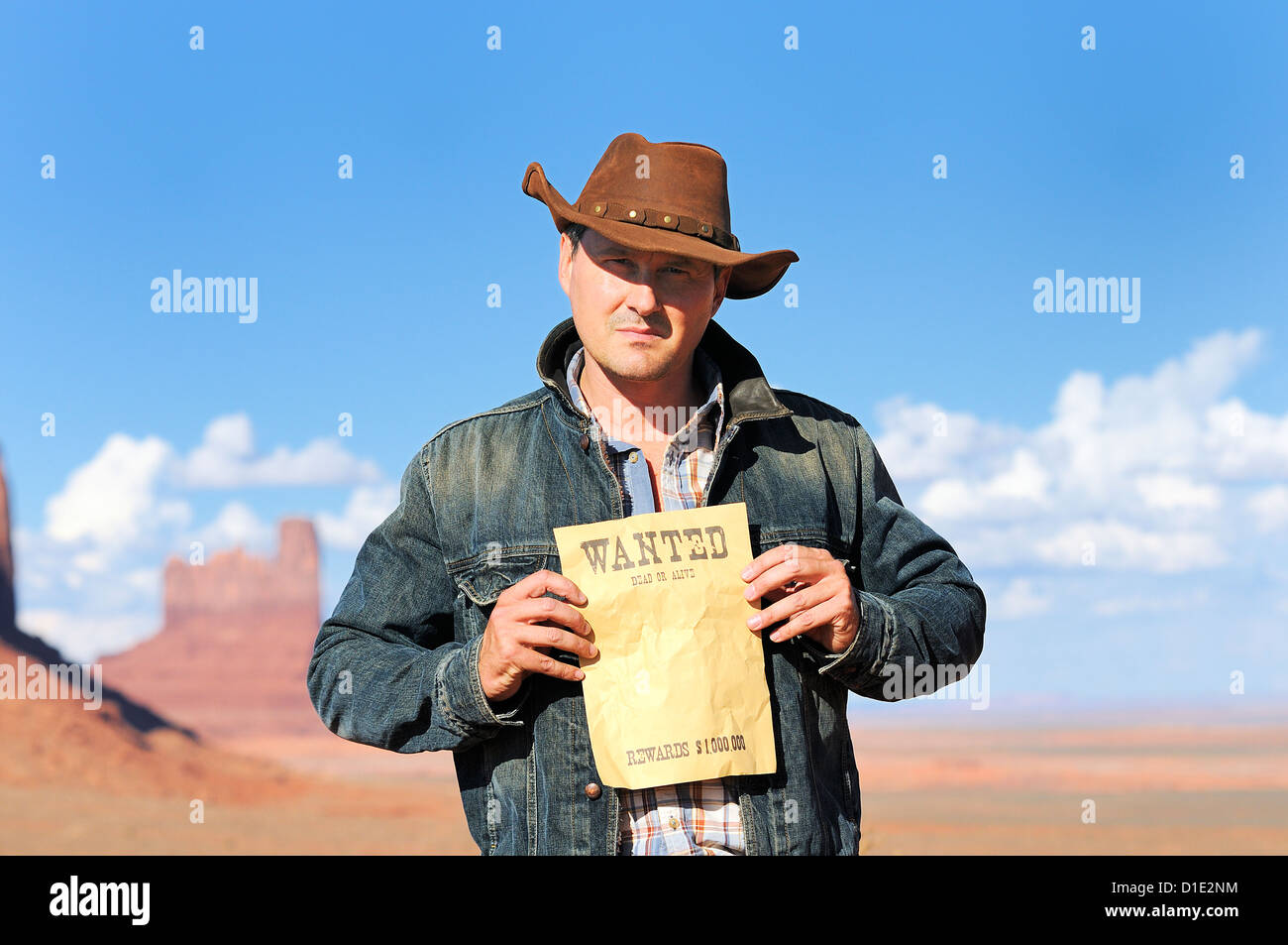 Joli cow boy dans le célèbre Monument Valley Tribal Park National, USA Banque D'Images