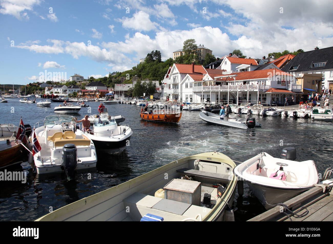 Les approches du port, Kragero, Telemark, Norvège du Sud, Norvège, Scandinavie, Europe Banque D'Images