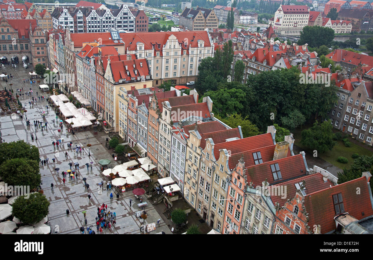 Vue aérienne de façades colorées sur marché (Dlugi Targ), Gdansk, Pologne, l'Europe occidentale, Banque D'Images