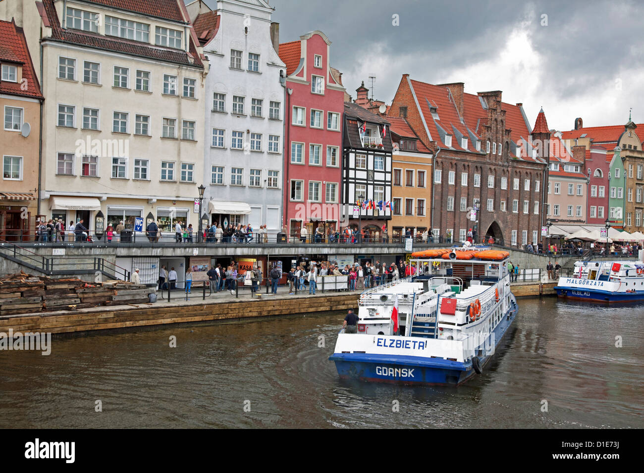 Afficher le long de la rivière Motlawa et vieux port montrant l'architecture hanséatique, Gdansk, Pologne, l'Europe occidentale, Banque D'Images