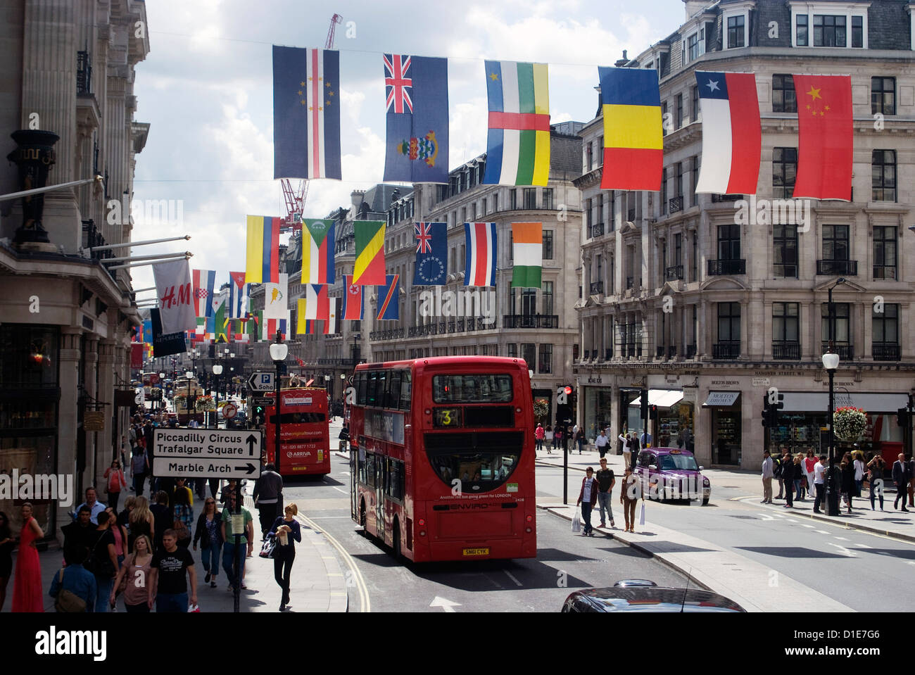 Drapeaux, Regent Street, West End, Londres, Angleterre, Royaume-Uni, Europe Banque D'Images