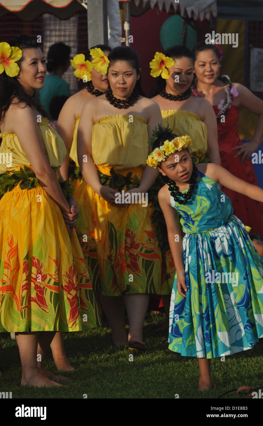 Naha (Okinawa, Japon), danseurs hula Hawaïen Banque D'Images