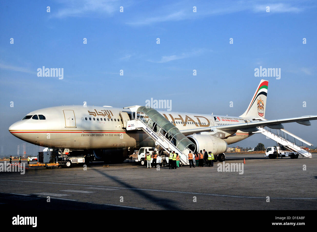 Airbus A 330 d'Etihad Airlines à l'aéroport international de Tribhuvan à Katmandou au Népal Banque D'Images