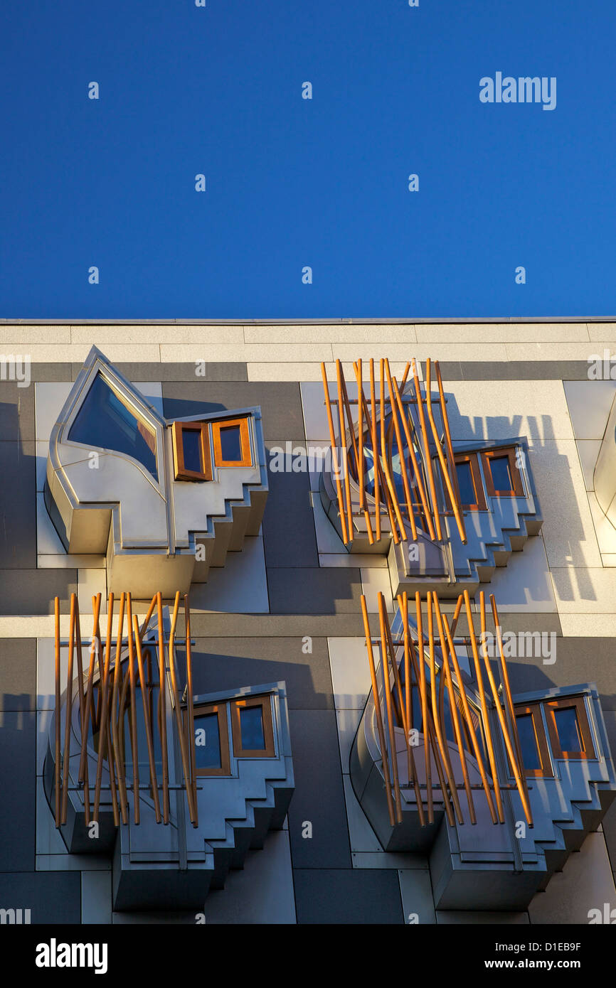 L'extérieur du nouveau Parlement écossais, l'architecte Enric Miralles, Holyrood, Édimbourg, Écosse, Royaume-Uni, Europe Banque D'Images