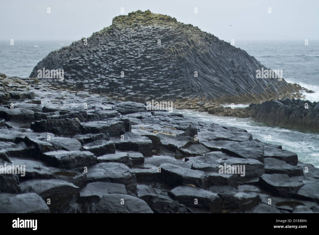 La Grotte de Fingal, à l'île de Staffa, Hébrides intérieures, Ecosse, Royaume-Uni, Europe Banque D'Images