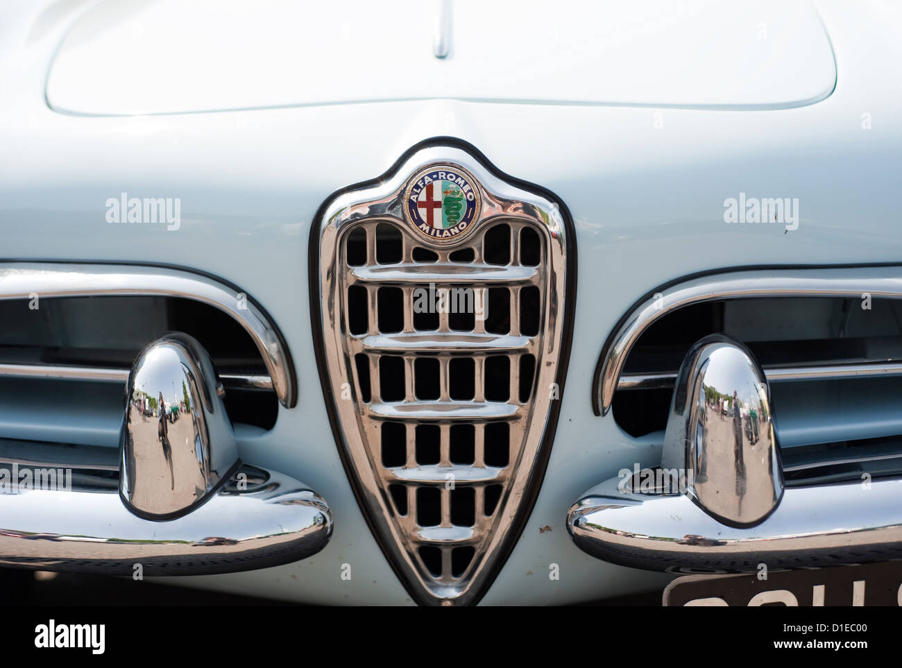 Alfa Romeo voiture classique à un événement rétro à la piste de course historiques à brooklands, Surrey, Angleterre, Royaume-Uni. Banque D'Images