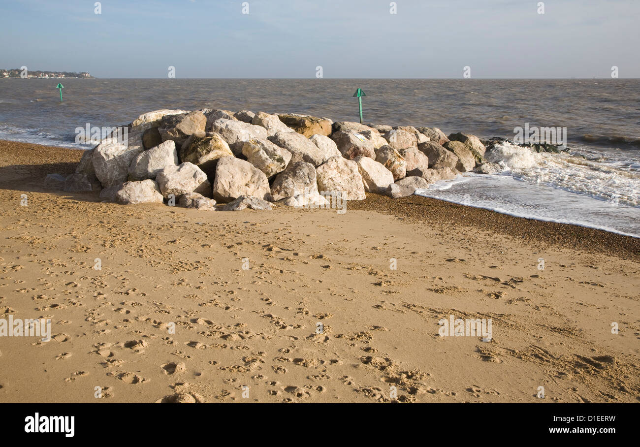 Nouveau rock armor plage épi Felixstowe, Suffolk, Angleterre Banque D'Images