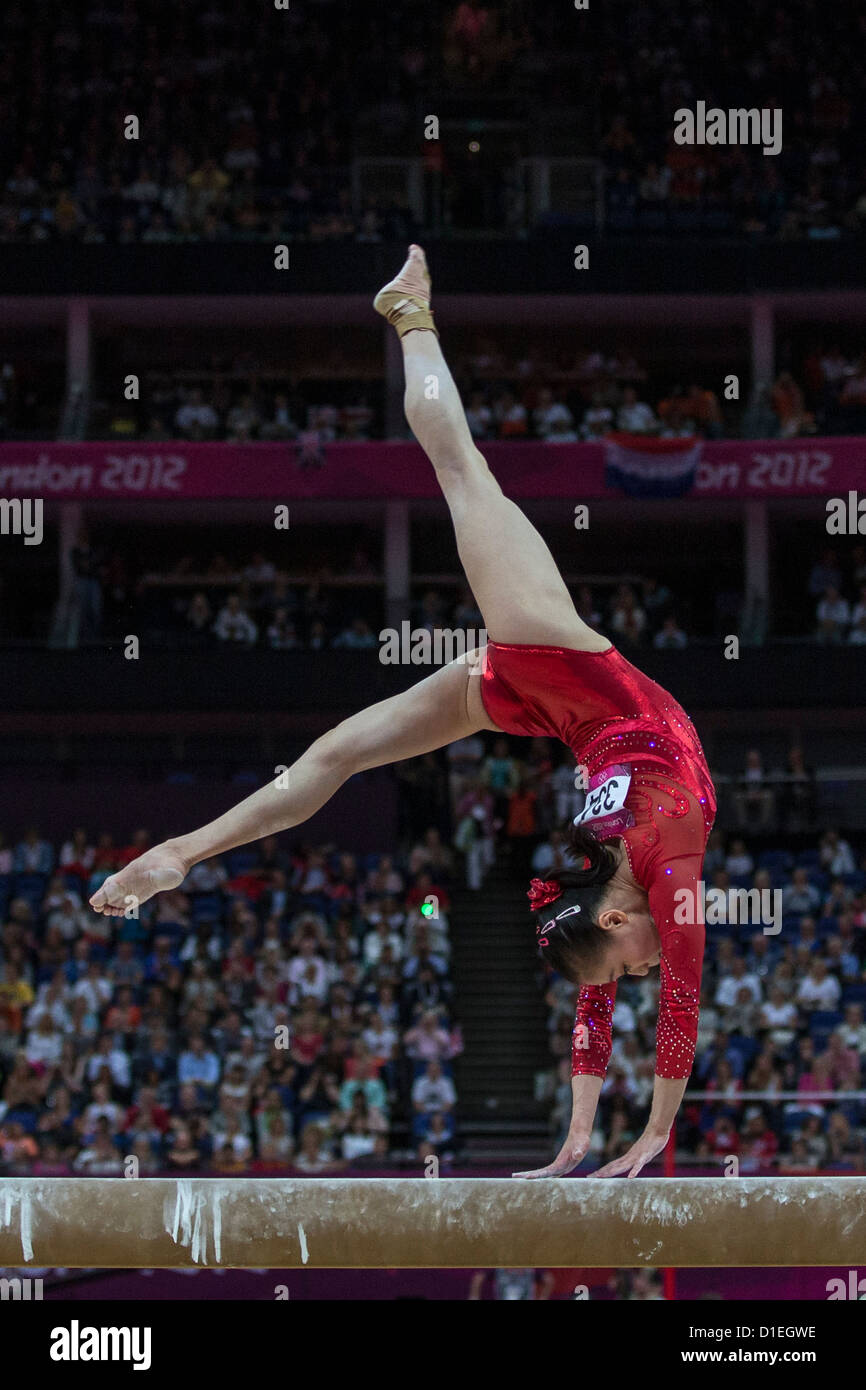 Lu Sui (RCS) gagnant de la médaille d'argent chez les femmes de la poutre lors de la Finale des Jeux Olympiques de 2012, Londres, Angleterre. Banque D'Images