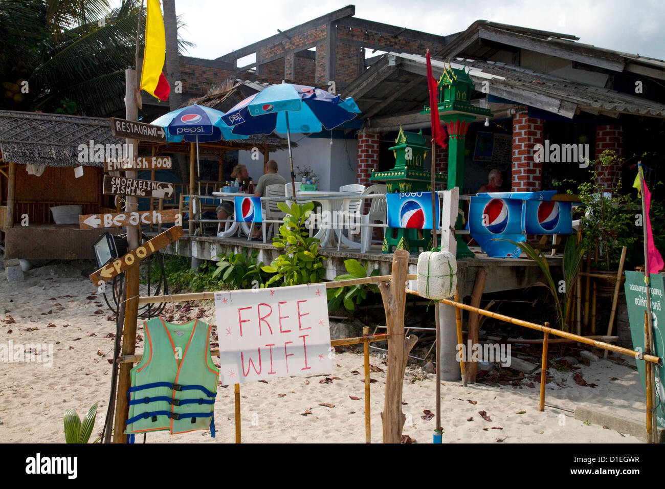 Panneau connexion Wi-Fi gratuite dans un restaurant sur l'île de Ko Samui, Thaïlande. Banque D'Images