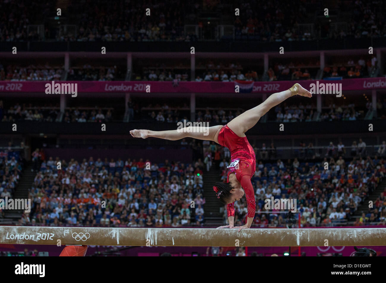 Lu Sui (RCS) gagnant de la médaille d'argent chez les femmes de la poutre lors de la Finale des Jeux Olympiques de 2012, Londres, Angleterre. Banque D'Images