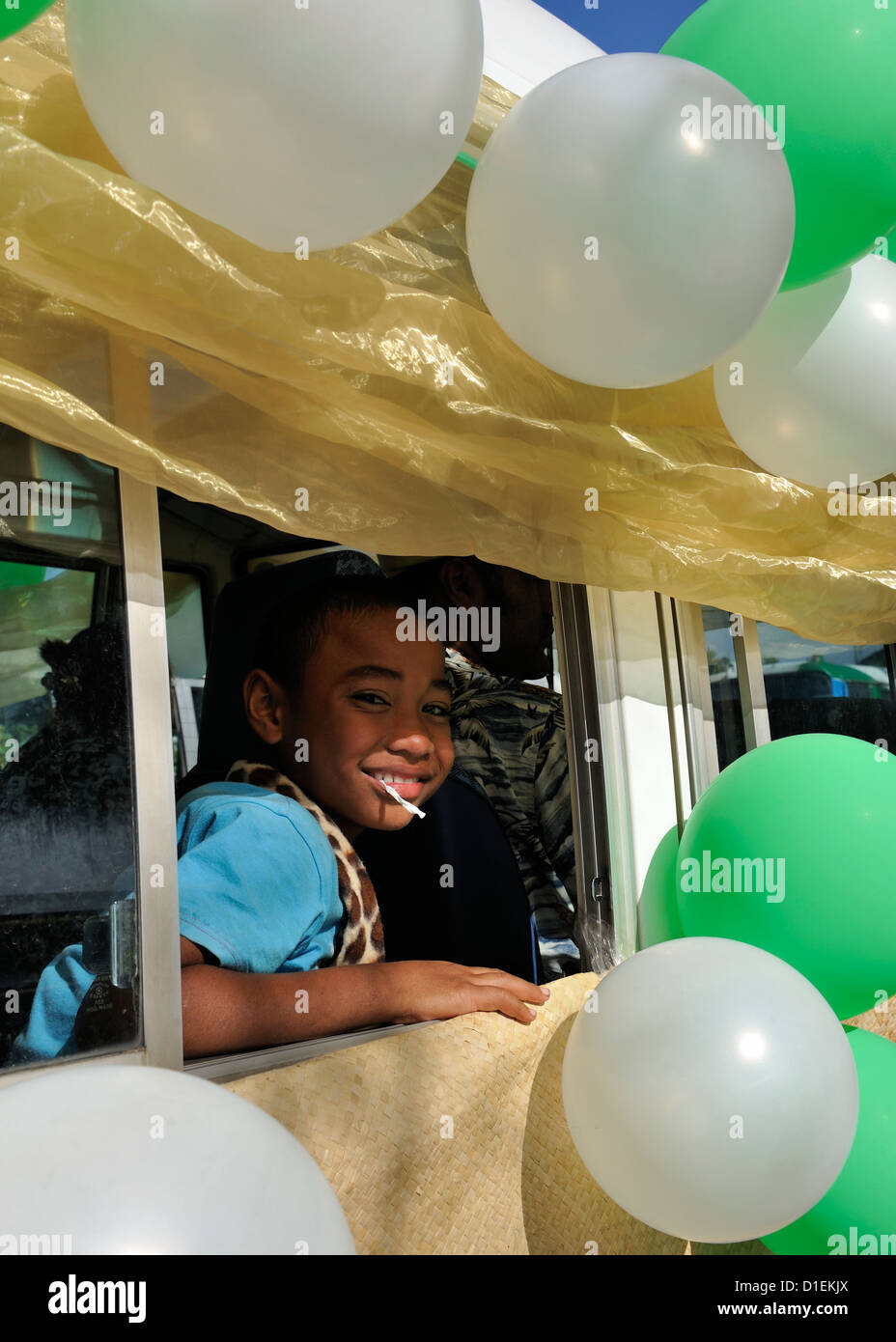 Les enfants prennent part au défilé de flottement sur le premier matin du Festival 2012 Heilala. Nuku'alofa, Tonga Banque D'Images