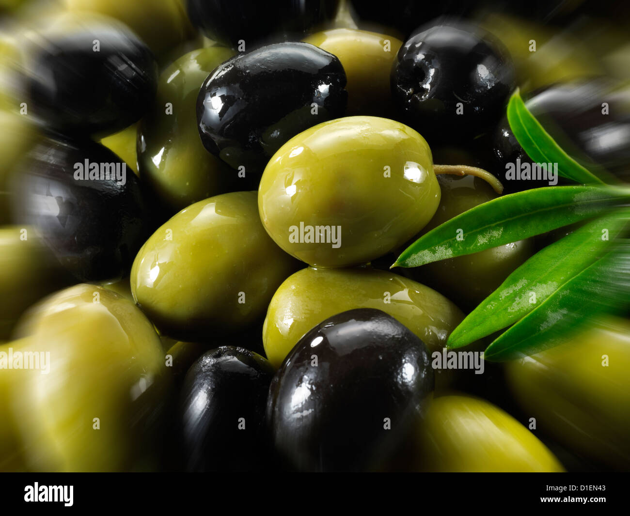 Fresh mixed olives vertes et noires photos, photos & images. Banque D'Images