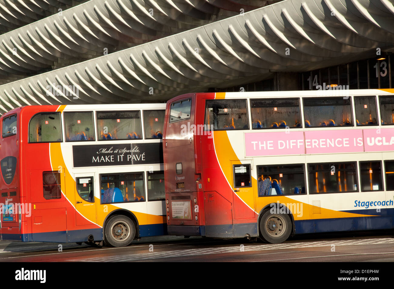 Terminus Central Bus Station, Preston et les autobus stationnés à Tithebarn Street, Preston, Lancashire, UK, qui avait été prévu pour la démolition. Banque D'Images