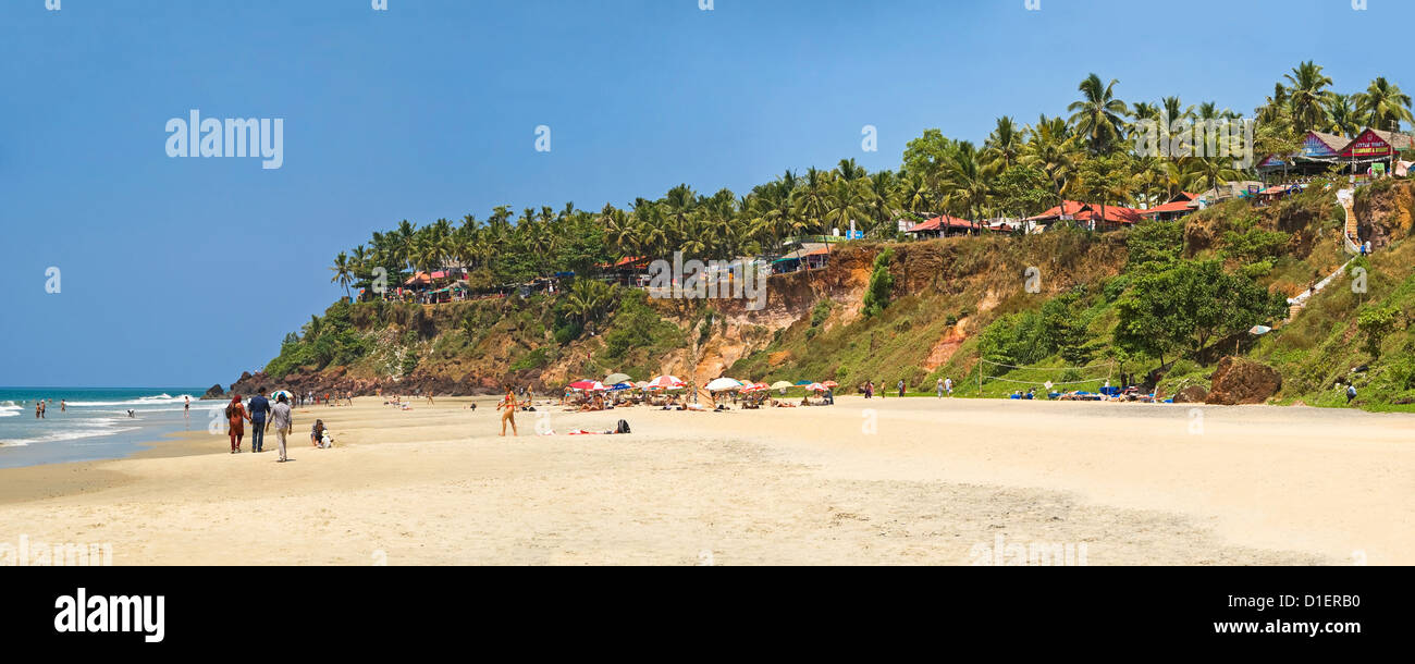 Vue panoramique horizontal (3 photo) le long de la plage de Papanasam, Varkala Kerala. Banque D'Images