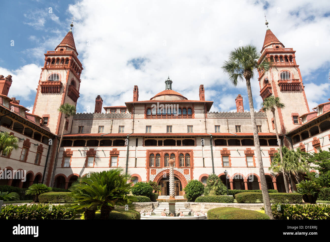 Tour ornée et détails de Ponce de Leon hôtel maintenant Flagler college construit Henry Flagler à St Augustine en Floride Banque D'Images
