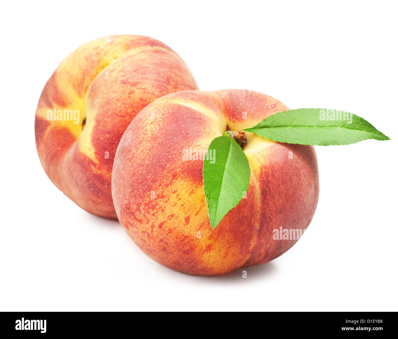 Fruits pêche mûre avec des feuilles sur fond blanc Banque D'Images