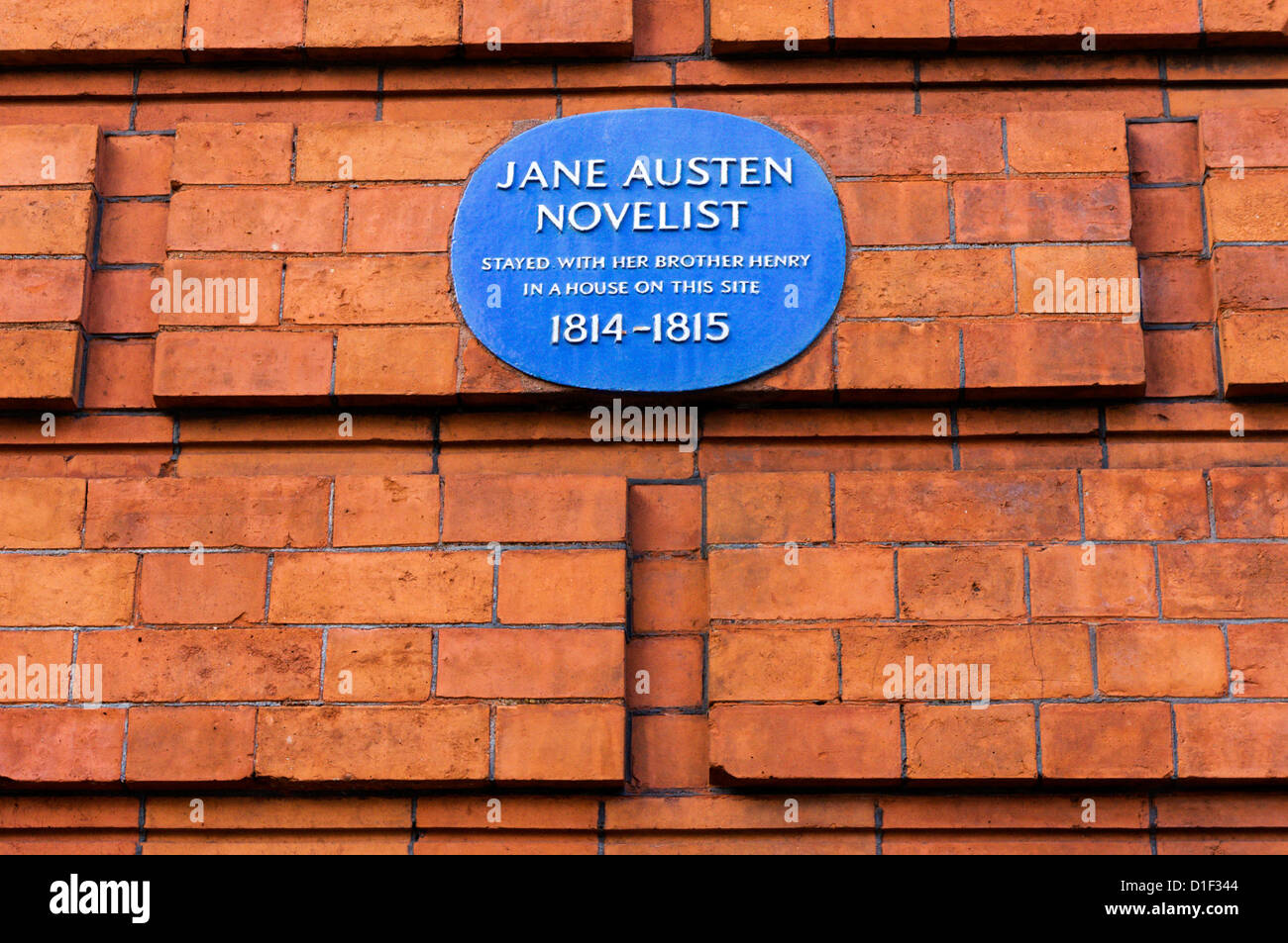 Une blue plaque enregistre l'emplacement d'une maison une fois que vous avez séjourné dans cet hôtel de Jane Austen. Banque D'Images