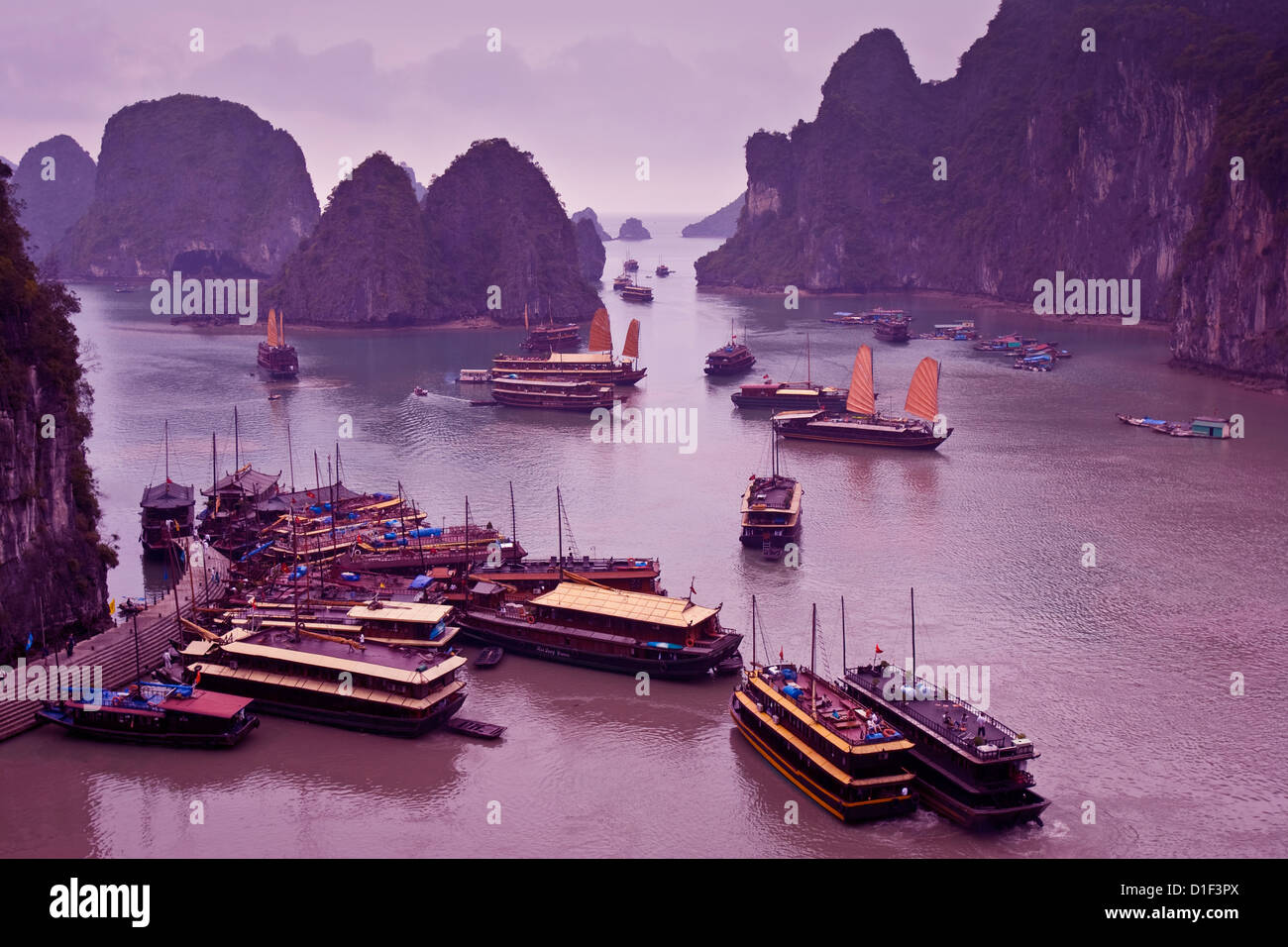 La baie d'Halong, Vietnam Banque D'Images