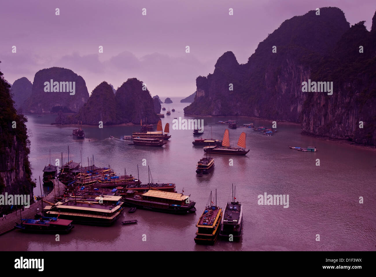 La baie d'Halong, Vietnam Banque D'Images