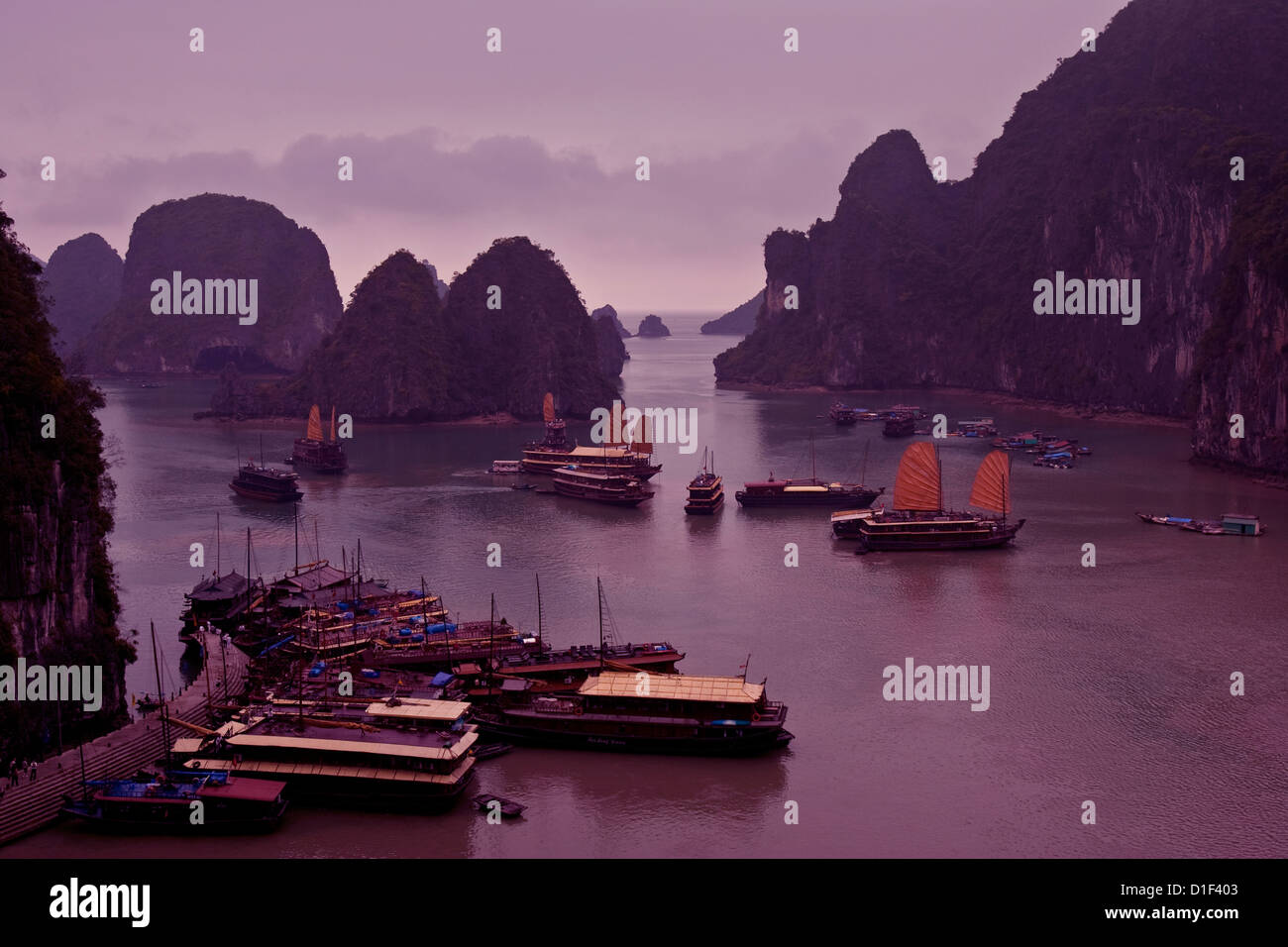 La baie d'Halong, Vietnam Banque D'Images